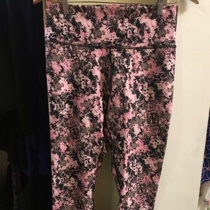 Fabletics 7/8 length leggings